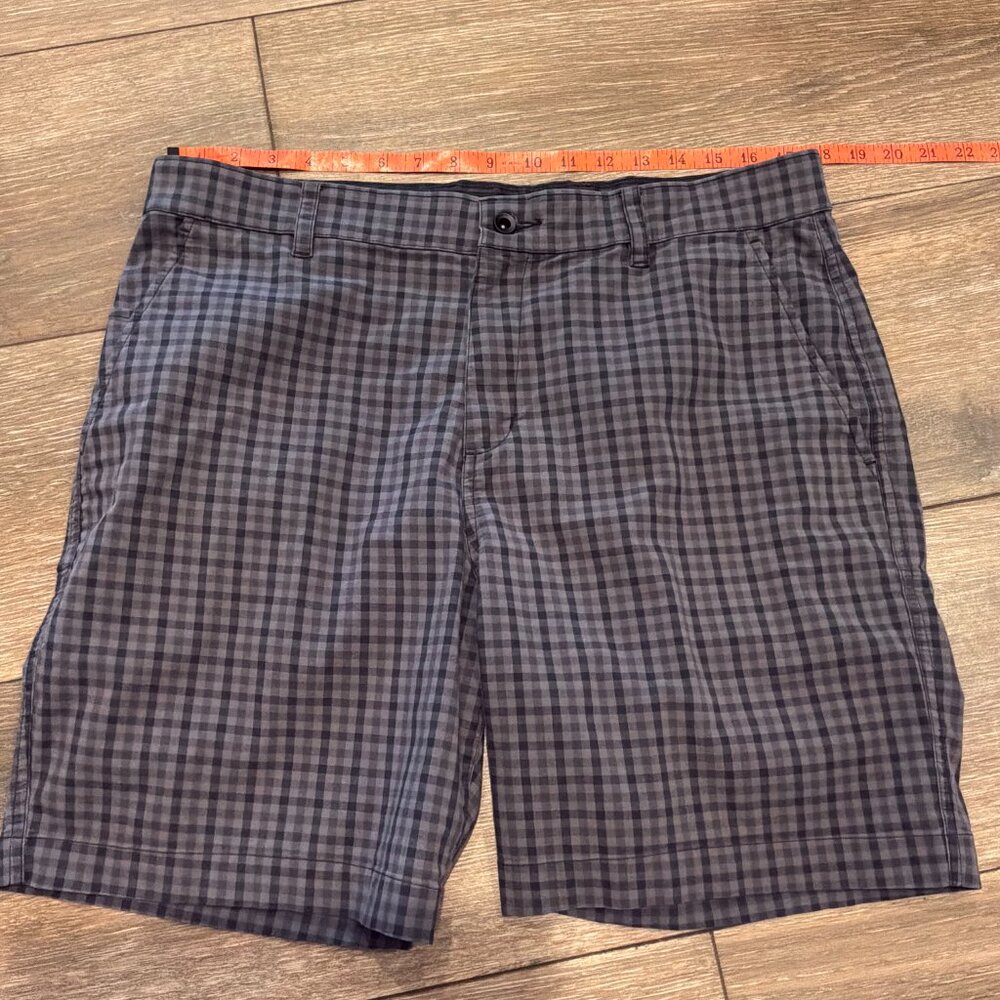 Nike Dri-Fit UV Chino black/grey gingham plaid men's golf shorts sz 35 - Picture 3 of 9